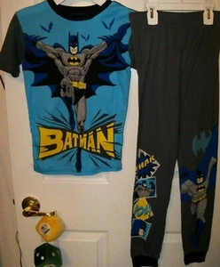 Batman Flying Long 2 Piece Pajama PJ Set Boys Size 10 NWT - Picture 1 of 2
