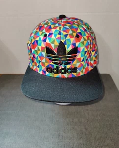 Cappello snapback uomo Adidas multicolore forme triangolo logo trifoglio - Foto 1 di 8