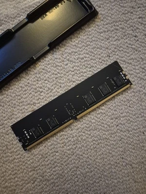 Apple (SK hynix) Mac Pro 7,1 (2019) 8GB PC4-2933Y (1Rx8) RDIMM Memory Module RAM - Image 1 of 4