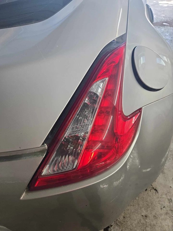 Tail Light Assembly NISSAN 370Z Right 09 10 11 12 13 14 15 16 17 - Imagem 1 de 1