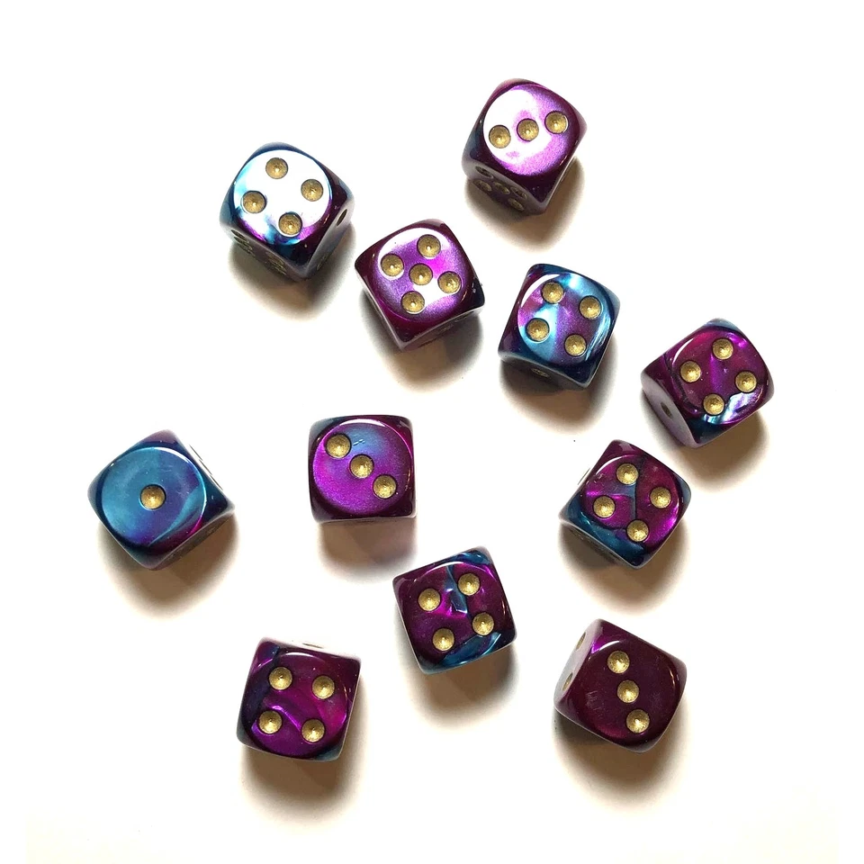 Juego de dados de repuesto Chessex púrpura verde azulado y dorado números del 1 al 6 (11) de muy buen estado Foto 1 de 1