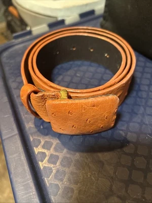 Nuevo cinturón avestruz Oscar de la Renta talla grande Foto 1 de 3