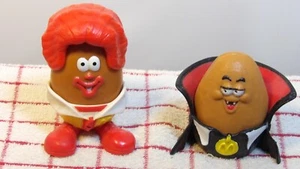 Nugget Buddies 1996 RONALD MCDONALD & Dracula Mc Nugget Happy Meal Toy - Picture 1 of 2