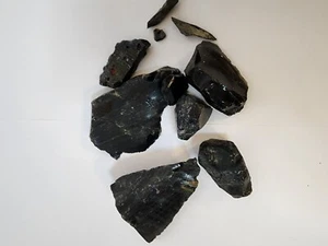 Pezzi di ossidiana nera dall'oncia - Foto 1 di 8