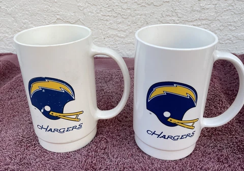 Vintage 1983 Los Angeles Chargers NFL Schedule Wendy's Drinking Mugs (Lot of 2) Cover