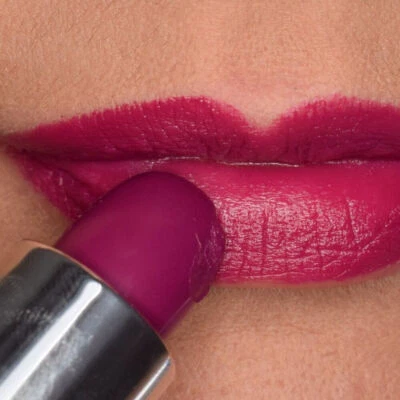 Lápiz labial Zoya Jasmine - Baya fucsia profunda púrpura acabado satinado barra bala Foto 1 de 4