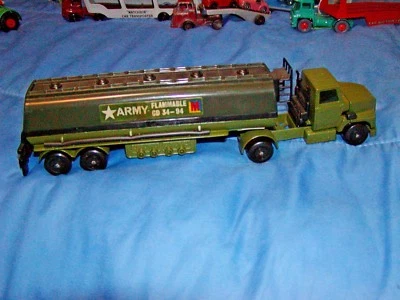 Army 1973 Matchbox Lesney Super Kings K 115 Ford Tractor and Articulated Tanker - Image 1 of 4