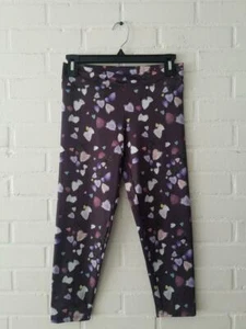 LIVE THE PROCESS $98 NUEVO SIN ETIQUETAS NUEVO Pantalón S Pequeño S con Estampado de Pluma Púrpura Yoga cRop Capri - Imagen 1 de 3