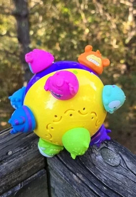 Juguete de bola de desarrollo sensorial rebotante Rickle Ball Foto 1 de 4