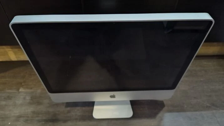 Apple A1225 24-inch iMac Core 2 Duo 2.4 GHz 4 GB RAM 320 GB HDD - Image 1 of 3