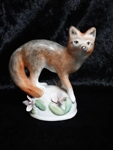 CROWN STAFFORDSHIRE HAND PAINTED FOX FIGURINE - Picture 1 of 6