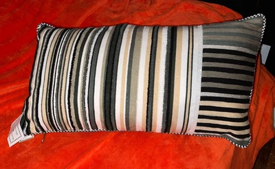 Almohada lumbar a rayas Mackenzie Childs dobladillo 14" x 26" de largo lentejuelas negra nueva con etiquetas Foto 1 de 4