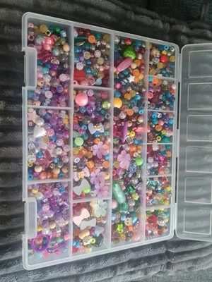 Perlenkonvolut, Verschiedene Materialien, Bunt, Sammlungsauflösung -1 mit box - Bild 1 von 3