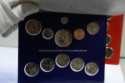 2019 US Mint Uncirculated Coin Set Denver + Philadelphia 20 coins w/OGP & COA - Image 1 of 4
