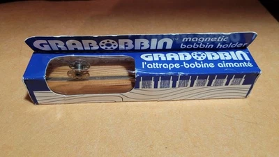 De Colección GRABOBBIN Máquina de Coser Hilo Bobbina Estante Carrete Magnético Soporte Almacenamiento Foto 1 de 3