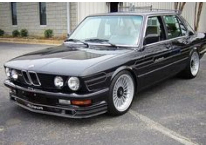 Modellino BMW 525 Alpina Scala 1 : 24 Blu Metal.. - Immagine 1 di 1