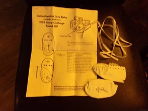 CABBAGE PATCH KID CLUB 1992 CAMP ROUNDUP BABY SHOES TO MAKE SIGNED XAVIER ROBERT - Picture 1 of 2