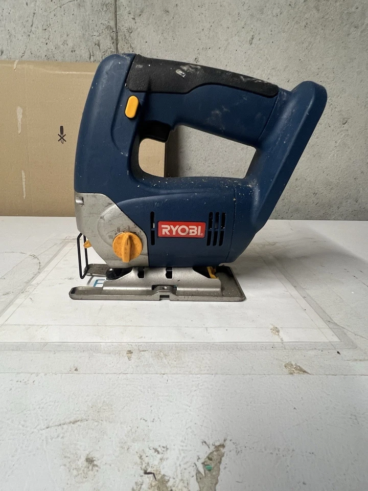 Sierra caladora inalámbrica Ryobi 18V herramienta de iones de litio-solo. Sin cuchillas Foto 1 de 1