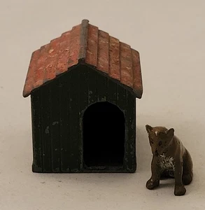Britains Ltd. Führhundehütte & Hundespielzeug Figuren um 1930 - Bild 1 von 21