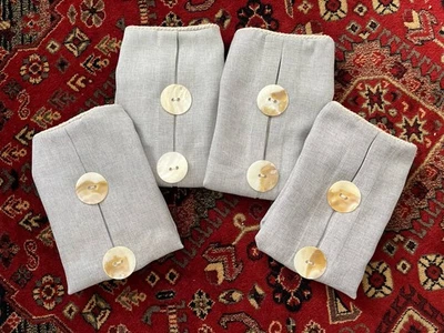 4 capas de travesseiro de linho acastanhado e genuíno com botão de concha de 2,25 pol. - 20 x 20 pol. - Imagem 1 de 4