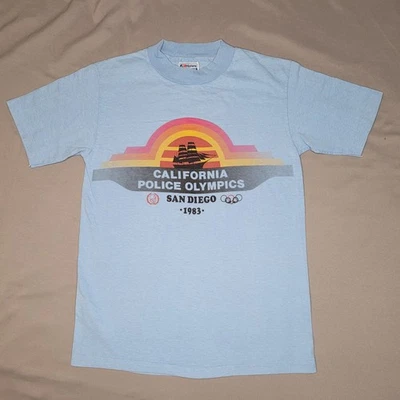 Camisa de Colección de los Juegos Olímpicos de la Policía de California Powerlifting Para Hombres Pequeña San Diego 1983 Foto 1 de 4