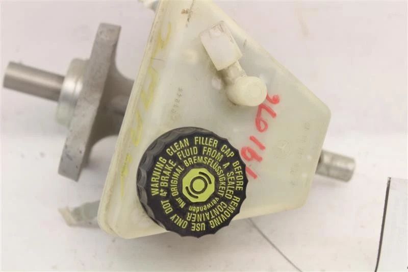 Used Brake Master Cylinder fits: 2003 Mercedes-benz Mercedes c-class 203 Type C2 Foto 1 de 4