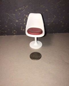 Tulip Stuhl Maßstab 1:12 Puppenhaus Brandneu �� - Bild 1 von 2