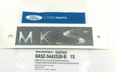 09-16 Lincoln MKS tampa traseira porta-malas compartimento de bagagem cromado emblema placa de identificação fabricante de equipamento original - Imagem 1 de 4
