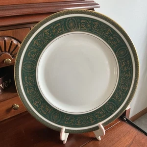 Royal Doulton Vanborough China Dinner Plate 10.5” Forest Green W/ Gold Trim EUC - Picture 1 of 4