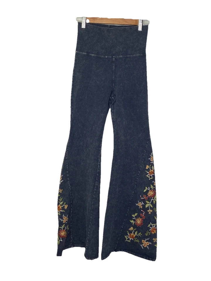 T Party Y2K Foldover Flared Yoga Pants Pants Embroidered Flowers Size Medium USA - Image 1 of 4
