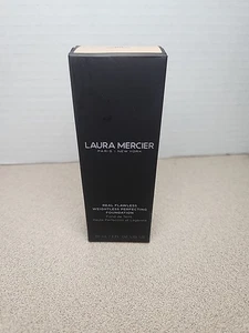 Real Flawless Weightless Perfecting Foundation - 2N1 Cashew by Laura Mercier - 1 - Picture 1 of 3