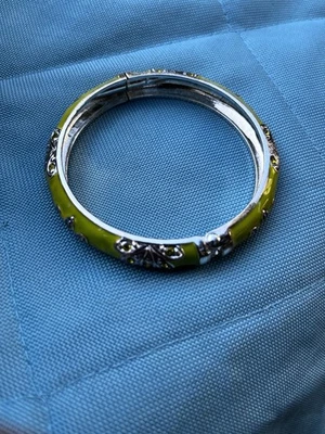 Hermosa pulsera de flores amarillas  Foto 1 de 4