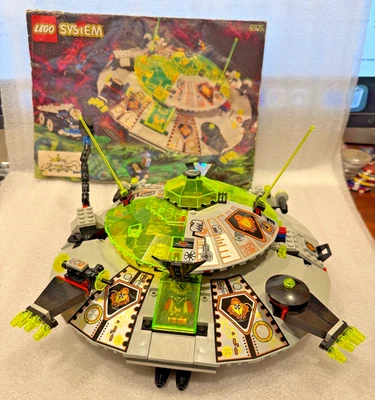 LEGO Set # 6975 Space: Alien Avenger 99.7% complete, with Instructions 1997 WOW! - Image 1 of 4