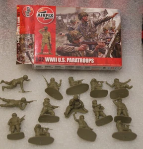 1/32 WWII US Paracadutisti Figure Set (14) WW2 Guerra Mondiale Plastica - Foto 1 di 2
