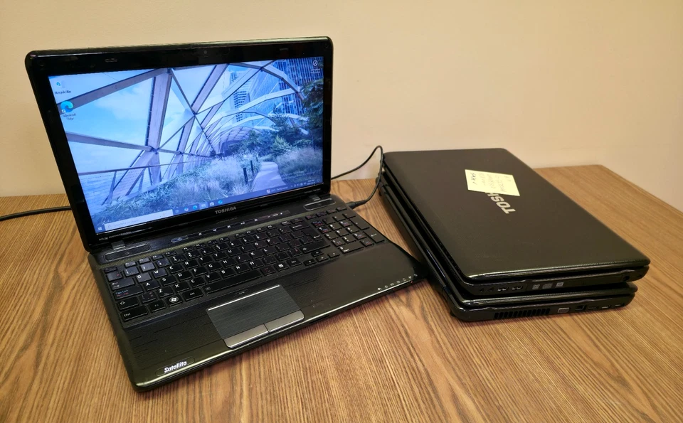 Lot of 3 Toshiba P750-11S Laptops – i7-2670QM, 8GB, 240GB SSD, Win 10 Pro-AS IS - Image 1 of 1