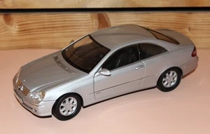Modelo Kyosho Mercedes Benz W211 CLK Coupe Clase E Colección 1:18 sin embalaje original - Imagen 1 de 4