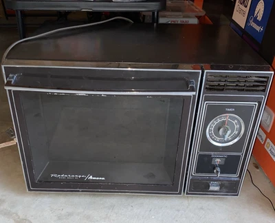 VTG Amana Radarange RR-5B Microwave TESTED w 1978 Recipe Book - RARE! SHIPS FREE - Image 1 of 4