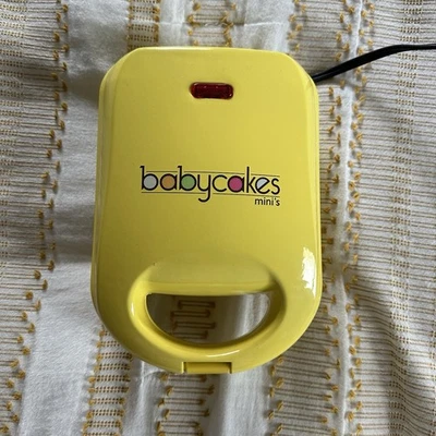 Mini máquina antiadherente para hacer donas amarillas para bebés DNM-30 pasteles postres pasteles para bebés Foto 1 de 4