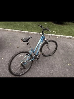 Bicicleta de montaña Schwinn Sidewinder azul Foto 1 de 2