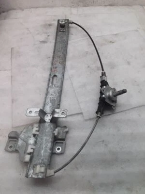 Regulador de ventana de puerta trasera derecha R/R manual 98-04 ISUZU RODEO 5-1-11P Foto 1 de 4