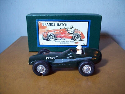 1/41 TREVOR WRIGHT PERIOD CHARM MODELS VANWALL F1 IN GREEN - Image 1 of 4