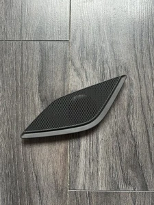 AUDI TT MK3 8S CRUSCOTTO ANTERIORE TWEETER GRIGLIA COPERCHIO RIVESTIMENTO PANNELLO SINISTRO N/S 8S0857227 - Foto 1 di 3