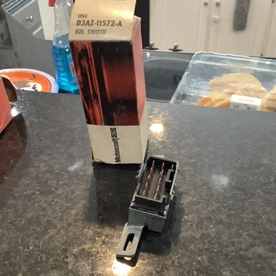 Nos 1973 -1976 Ford Ltd Galaxie D3AZ-11572-A Ignition Switch - Image 1 of 3