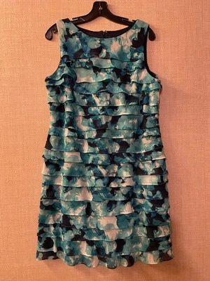 Платье-футляр Jessica Howard без рукавов многоуровневое размер 14P темно-синее с цветочным принтом - Изображение 1 из 4