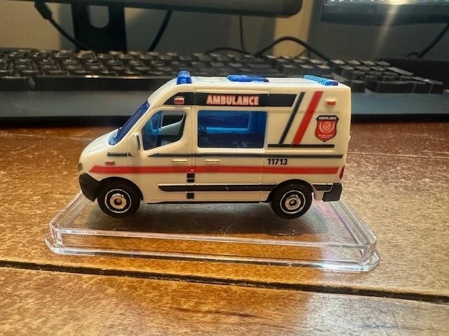 Ambulancia Renault Master Matchbox 2011 1/64 suelta (perfecto estado) Foto 1 de 1