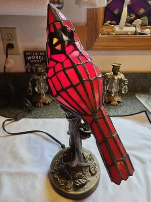 彩色玻璃红色红衣主教鸟蒂芙尼风格台灯或夜灯 — 第 1/4 张图片