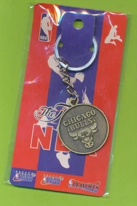 1-1/4" Circular Chicago Bulls NBA Metal Keychain - Picture 1 of 2