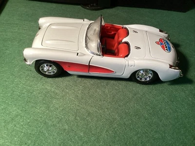 Corgi Classics 57 Corvette 1/24 Scale.limited Edition - Image 1 of 4