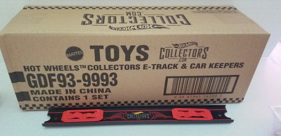 Hot Wheels Kar Keepers & HWC Logo Collectors Track - Includes 10 Car Protectors