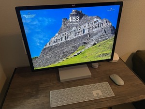 Microsoft Surface Studio 2 (28" 4500 x 3000) i7-7820HQ 1TB SSD 32GB RAM GTX 1070